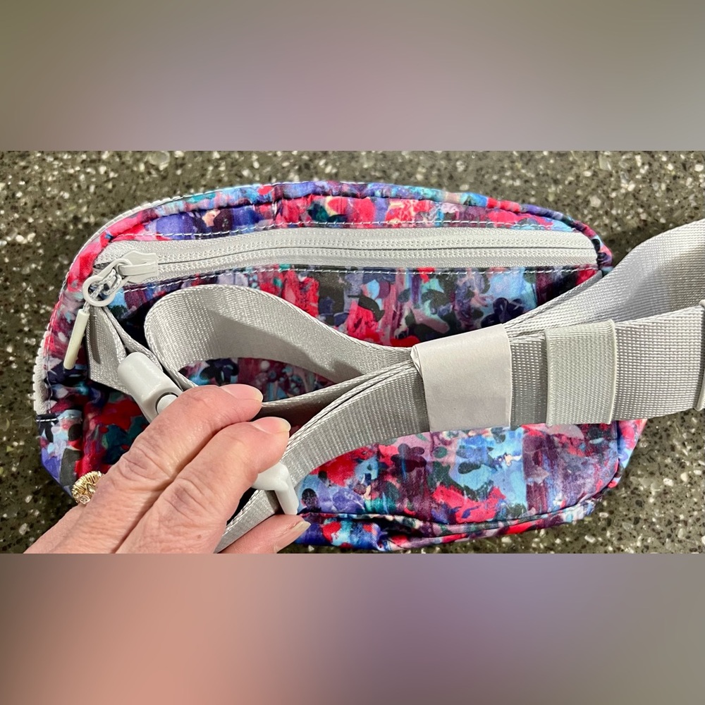 NEW Lululemon Flower Glide Multi Everywhere Belt Bag 1L Travel Crossbody Gym - Picture 11 of 14